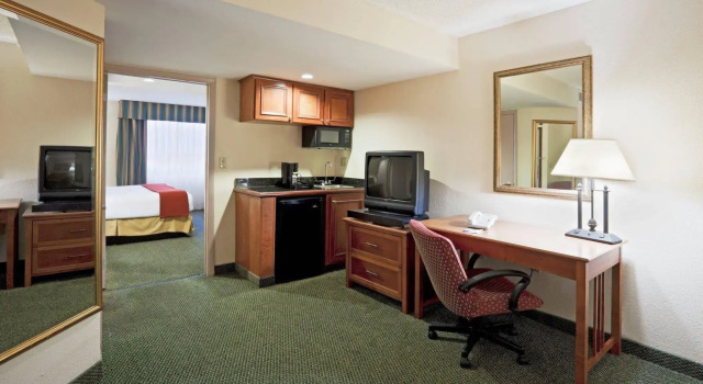 Holiday Inn Express & Suites Miami - Hialeah by IHG
