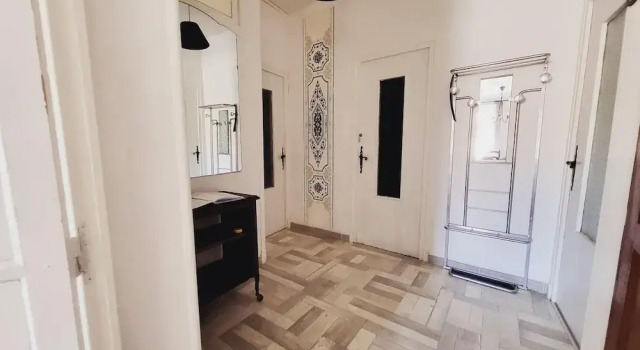 Коттедж с балконом Bright Apartment in Saint Ambroix Near Amenities