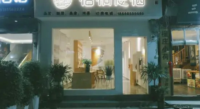Zhenyuan Yanliangqi Homestay, Rezerwuj Hotel Hotele w Qiandongnan z parkingiem, Parking