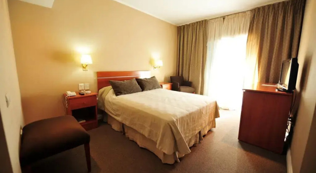 Plaza Hotel La Rioja, Rezerwuj Hotel Hotele w La Rioja z basenem, Basen