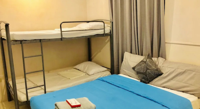 Четырёхместный номер Economy Hometown Hotel - Lacson Bacolod
