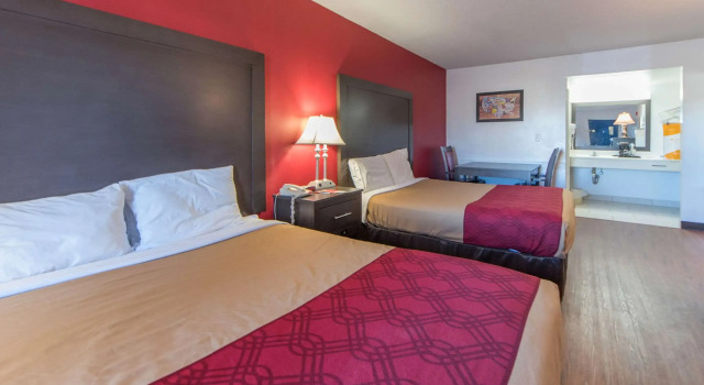 Четырёхместный номер Standard Econo Lodge Ruther Glen