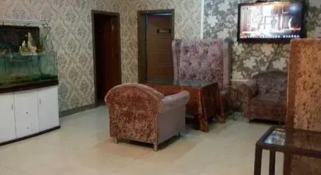 Jindu Holiday Hotel, Varaa Hotelli Hotellit Sichuan pysäköinnillä, Pysäköinti