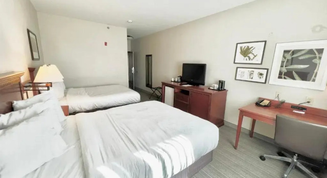 Четырёхместный номер Standard Country Inn & Suites by Radisson, Emporia, VA