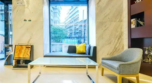 City Comfort Inn Guiyang Yan'An Zhong Road Penshuichi Metro Station, Забронировать Отель Отели Гуйян с парковкой, рядом с Modern Capital, Парковка