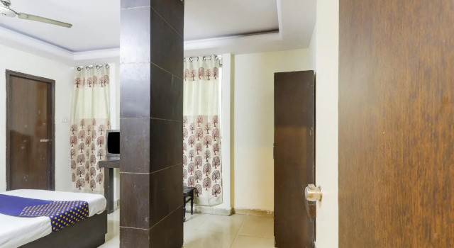 SPOT ON 75648 Hotel Hill Fort Inn, Rezerwuj Hotel Lakdi Ka Pul 