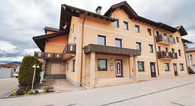 Frühstückspension Wernberg, Забронировать Отель «постель и завтрак» Вернберг Озера Каринтии