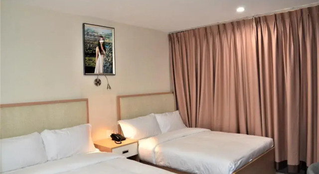 Четырёхместный номер Standard LIC Plaza Hotel