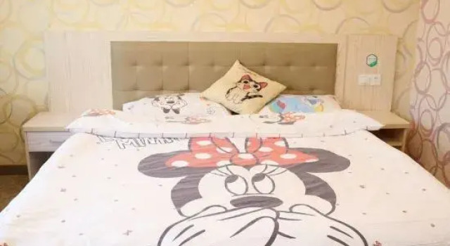 Полулюкс Bear house chain hotel (Shanghai Chuansha subway station store)