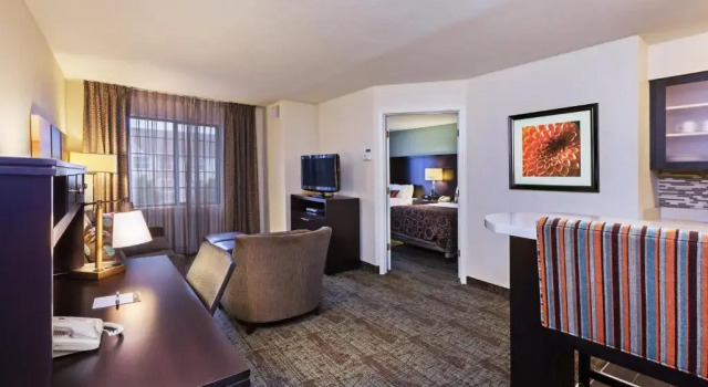 Люкс Staybridge Suites Tulsa-Woodland Hills by IHG