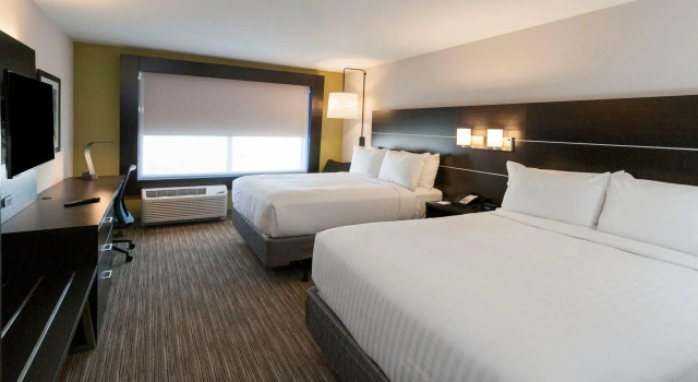 Четырёхместный номер Standard Holiday Inn Express & Suites - Dodge City by IHG