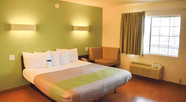 Номер Standard Motel 6 San Diego, CA Airport Harbor
