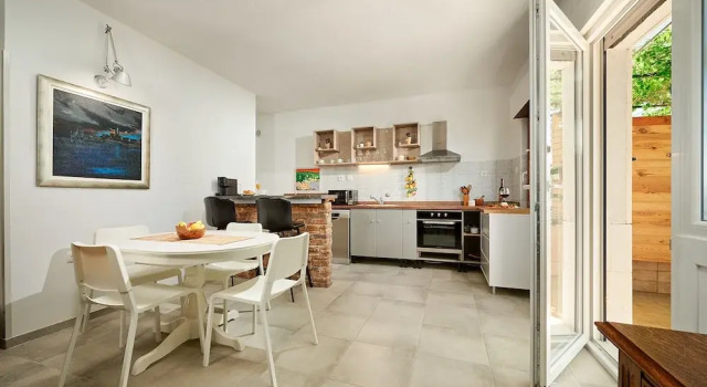 Sun Spalato Villa Mistral, Varaa Villa Hotellit Split-Dalmatia pysäköinnillä, Pysäköinti