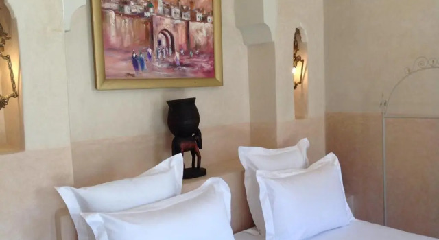 Номер Standard Riad Emberiza Sahari