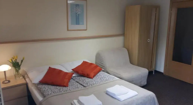 Economy Zimmer Villa Stratus