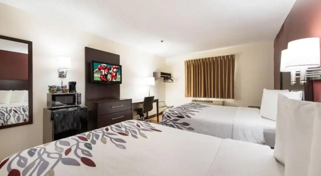 Четырёхместный номер Deluxe Red Roof Inn Auburn