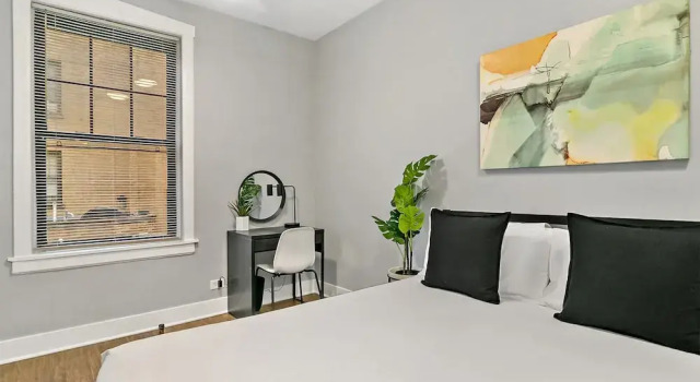 1BR Magnificent Apt in Belmont Chicago, Забронировать Отель Отели Иллинойс 3 звезды, 3*