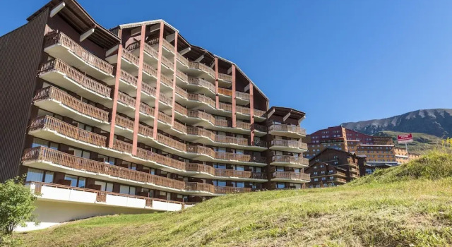 Residence Maeva Les Melezes, Rezerwuj Hotel Les Grandes Rousses Owernia, w pobliżu Wyciąg narciarski Louvets