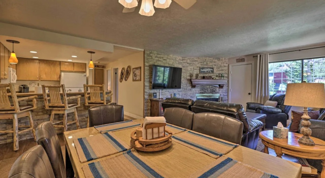 Апартаменты с 2 комнатами с балконом Slopeside Condo With Hot Tub + Game Room Access!