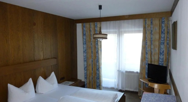 Tasma, Rezerwuj Hotel Hotele w Tyrol z parkingiem, Parking