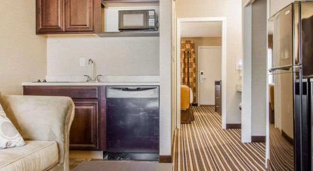 Люкс Quality Inn & Suites South Portland