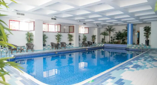 Hotel Nemira, Varaa Hotelli Hotellit Carpathians - Romania uima-altaalla, Uima-allas