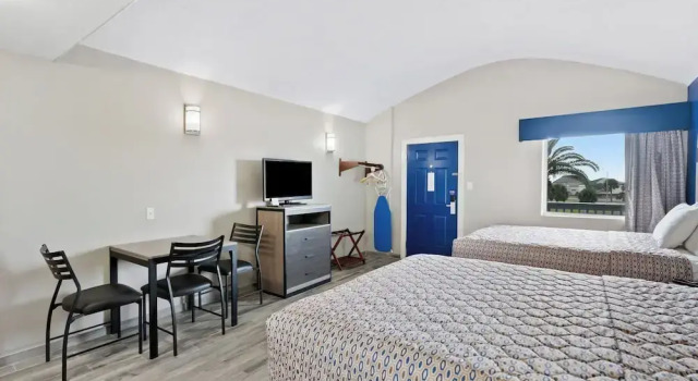 Четырёхместный номер Standard с видом на океан Blue Wave Inn