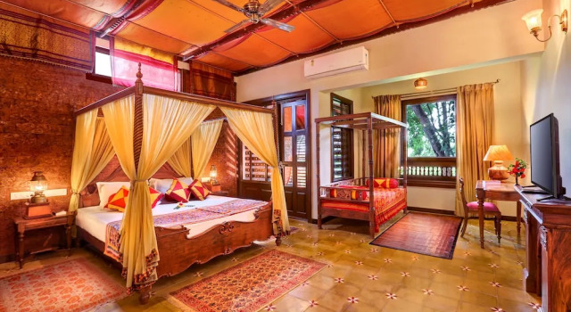 Люкс с балконом Hoysala Village Resort