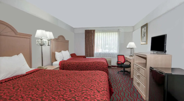 Четырёхместный номер Standard Days Inn by Wyndham Kansas City International Airport