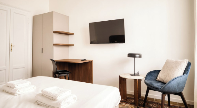 Семейные апартаменты с 2 комнатами Elegant Flats near Guastalla Gardens