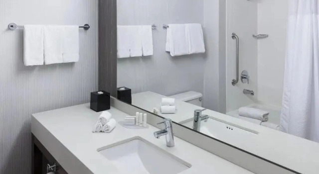 Двухместный номер Standard с балконом Courtyard by Marriott Alexandria Old Town/Southwest