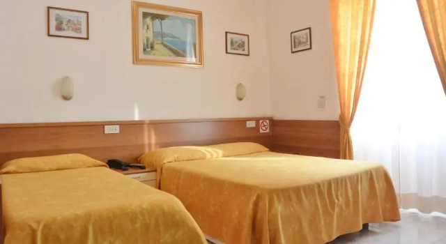 Трёхместный номер Standard Hotel Mignon