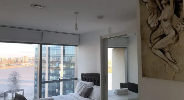 Stunning 1-bed Apartment in London With River View, Забронировать Апартаменты/квартира Апартаменты Лондона, рядом с Dock Beach, Апартаменты/квартира
