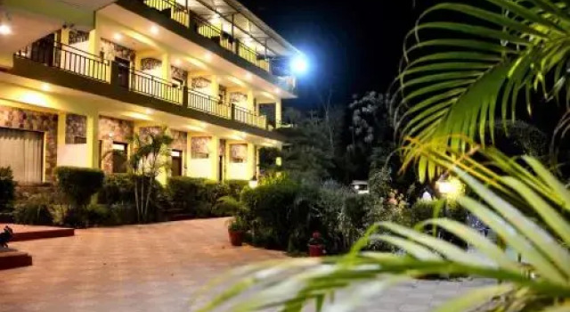 Corbett Jungle Treasure Resort, Rezervovat Lázně / Resort Ramnagar Uttarakhand
