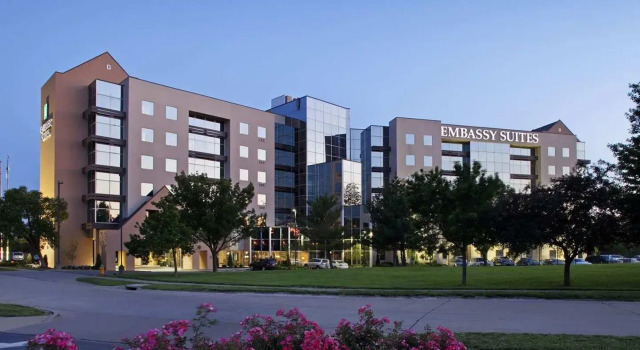 Номер Standard Embassy Suites by Hilton St Louis Airport
