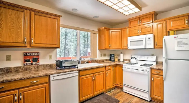 Коттедж с 3 комнатами 4 Mi to Heavenly: Home w/ Deck in South Lake Tahoe