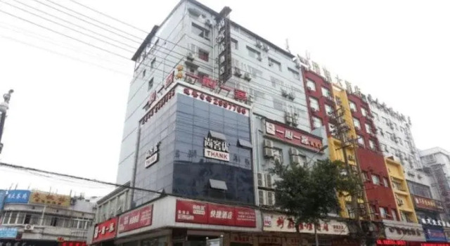 Thank Inn Hotel Sichuan Province Nanchong Branch, Prenota Hotel Hotel a Sichuan con parcheggio, Parcheggio