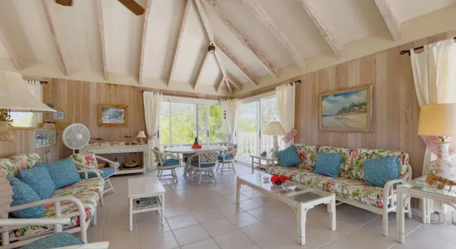 Island Oasis: Beachfront Retreat With Infinity Pool, Prenota Villa Hotel a Bahamas Out Islands con parcheggio, Parcheggio