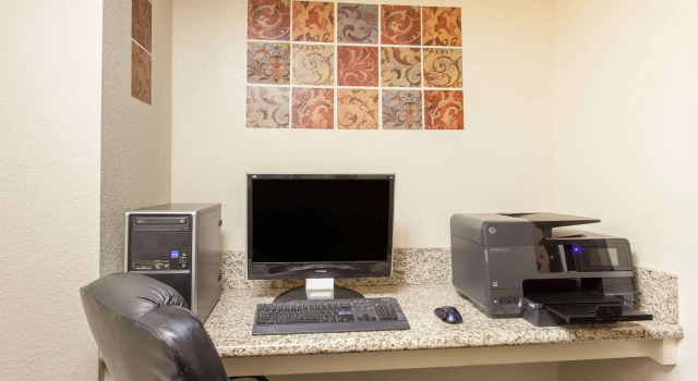 Ramada by Wyndham Fresno Northwest