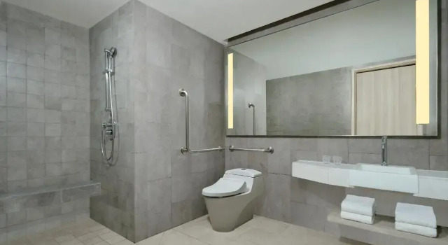 Camera doppia Larger Guest Four Points by Sheraton Surabaya, Pakuwon Indah