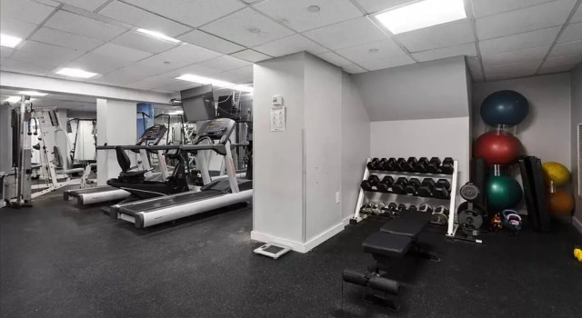 73-308 New 1BR 1bth UWS Doorman Gym, Забронировать Апартаменты/квартира Нью-Йорк Нью-Йоркская агломерация, рядом с Здание «Бересфорд»