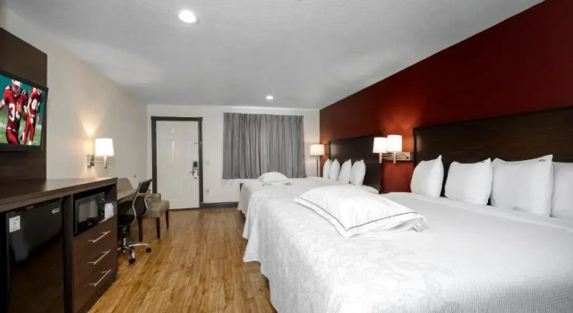 Четырёхместный номер Premium Red Roof Inn PLUS+ Hammond