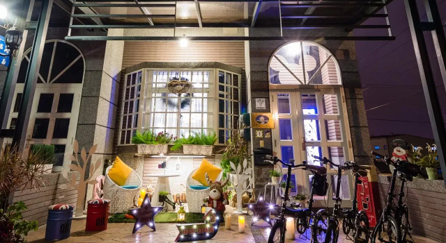 Paris Cafe B&B