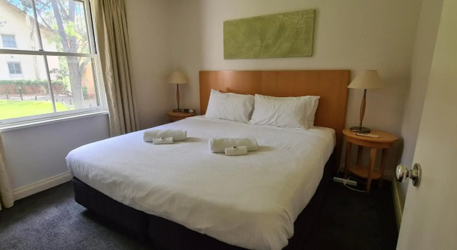 VILLA DION - 3 Bedrooms situated in Cypress Lakes Resort, Забронировать Вилла Поколбин Hunter Valley, рядом с Tulloch Wines