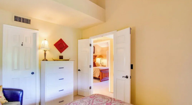 North Phoenix Gem w/ Courtyard & Pool Access, Забронировать Апартаменты/квартира Финикс 