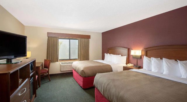Четырёхместный номер Standard AmericInn by Wyndham Kearney