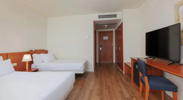 Трёхместный номер Standard Sercotel Arrahona Sabadell