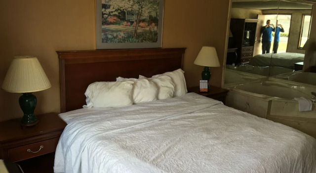 Номер Deluxe Travelodge by Wyndham Monroe
