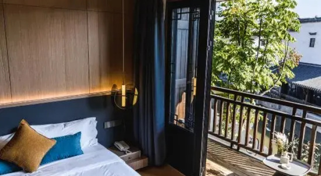 Семейный люкс с видом на реку Jiande Man Coral Hot Spring Resort Hotel