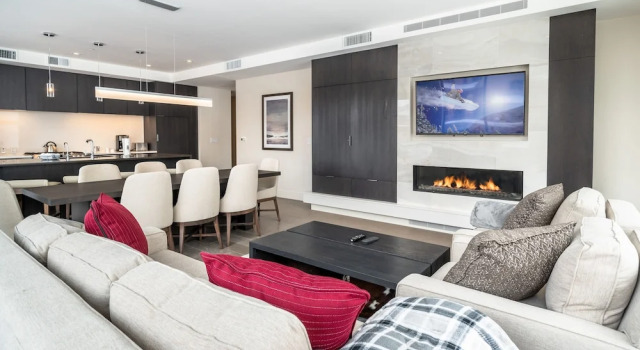 New Listing! Designer Ski-in/ski-out W/ Pool & Gym 3 Bedroom Condo, Varaa Huoneisto Park City 